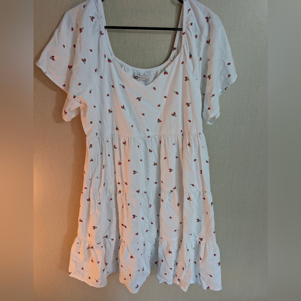 🏔️ SO Strawberry Print Dress